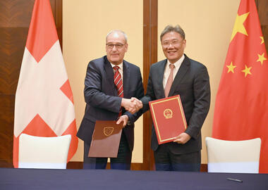 Guy Parmelin mit Vertreter aus China